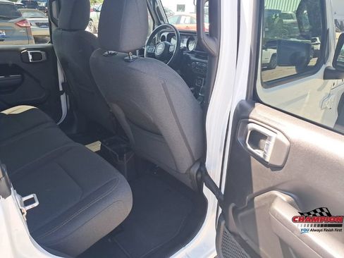 Used 2024 Jeep Wrangler Unlimited Sport AWD/4WD image 17