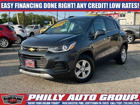 Used 2018 Chevrolet Trax LT w/ LT Convenience Package image 3