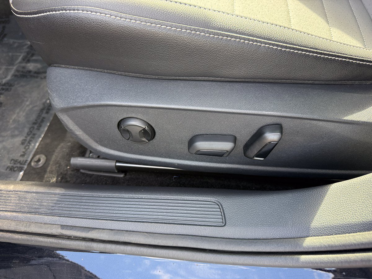 Used 2026 Volkswagen Jetta SE FWD image 34