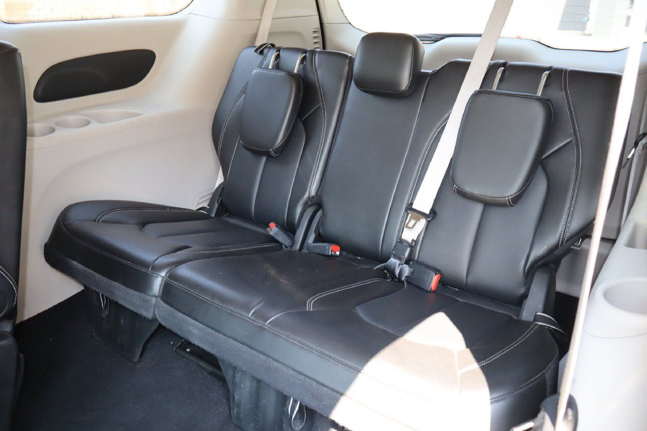 Used 2024 Chrysler Pacifica Touring-L FWD image 6