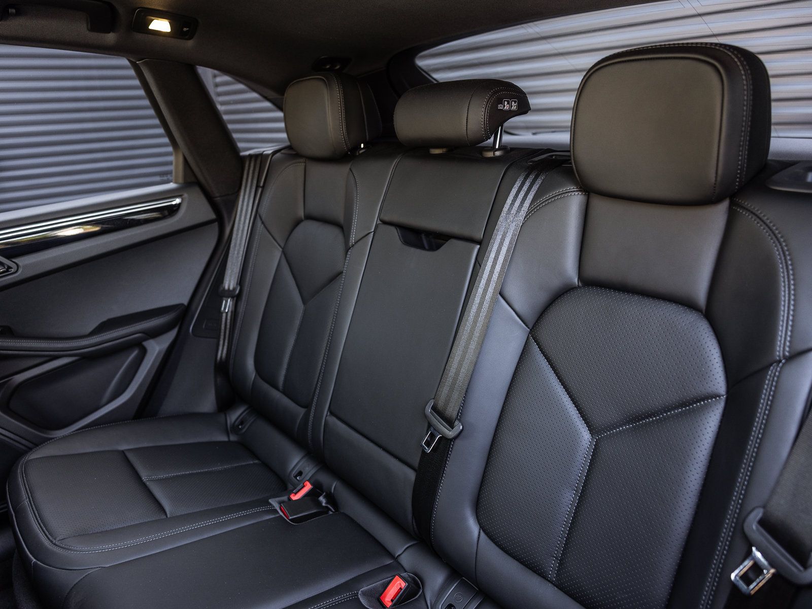 Certified 2026 Porsche Macan Turbo AWD/4WD image 19