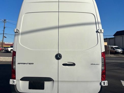 Used 2025 Mercedes-Benz Sprinter 3500 image 4