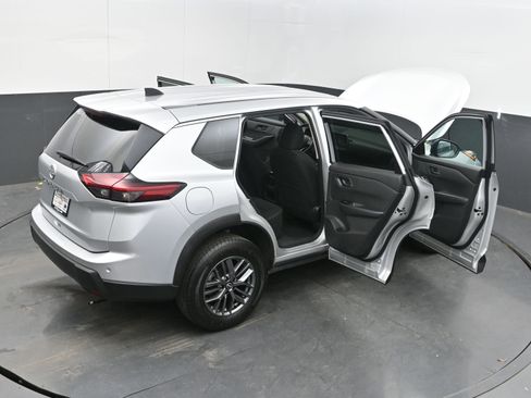 Used 2024 Nissan Rogue S image 46