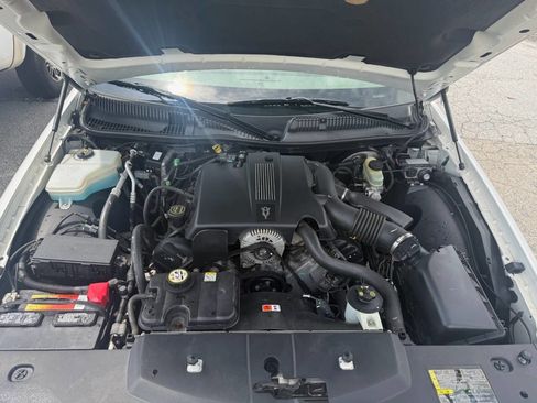 Used 2003 Lincoln Town Car Executive RWD image 23