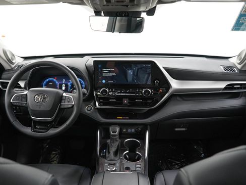 Used 2026 Toyota Highlander Platinum AWD/4WD image 14