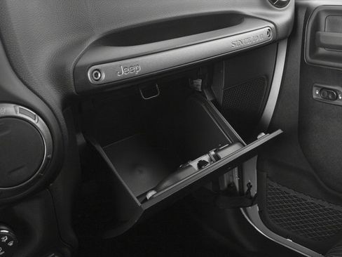 Certified 2016 Jeep Wrangler Unlimited Sahara image 15