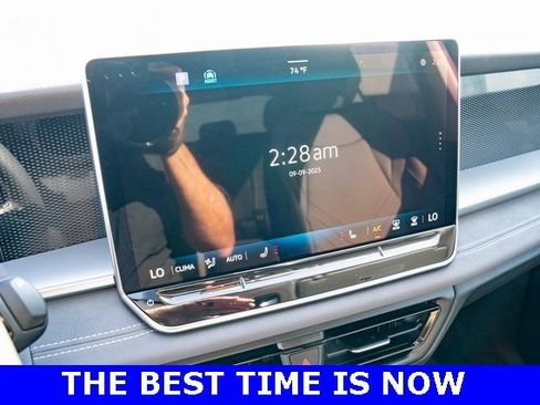 New 2025 Volkswagen Tiguan SE image 18