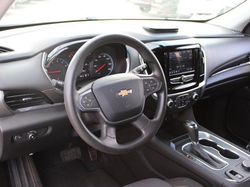 Used 2020 Chevrolet Traverse LS image 11