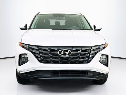 Used 2023 Hyundai Tucson SE image 2