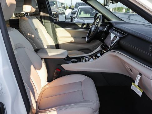 New 2026 Jeep Grand Cherokee L Limited w/ Luxury Tech Group II RWD image 21