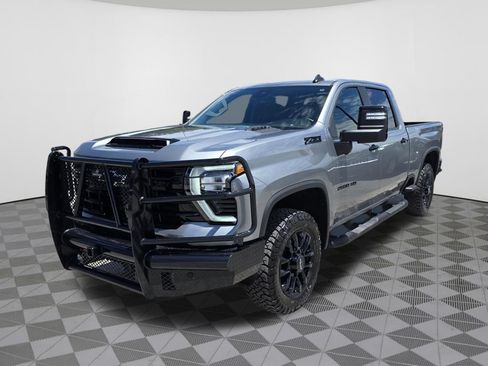 Used 2026 Chevrolet Silverado 2500 LT w/ Trail Boss Package AWD/4WD image 2