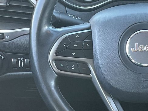 Used 2019 Jeep Cherokee Latitude Plus w/ Comfort/Convenience Group image 22