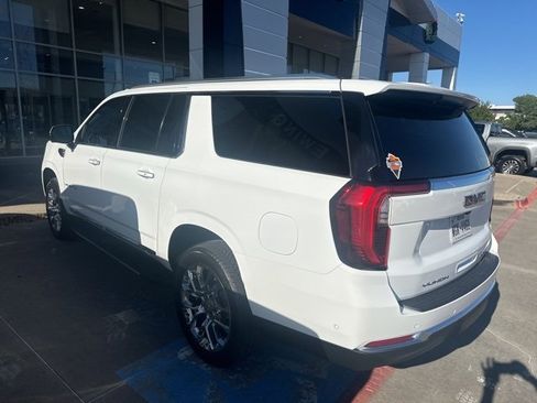Used 2025 GMC Yukon XL Elevation image 4