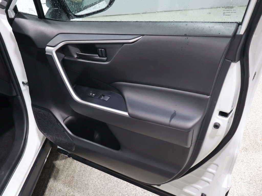 Used 2025 Toyota RAV4 LE AWD/4WD image 22