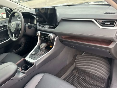 Used 2025 Toyota RAV4 Limited image 20