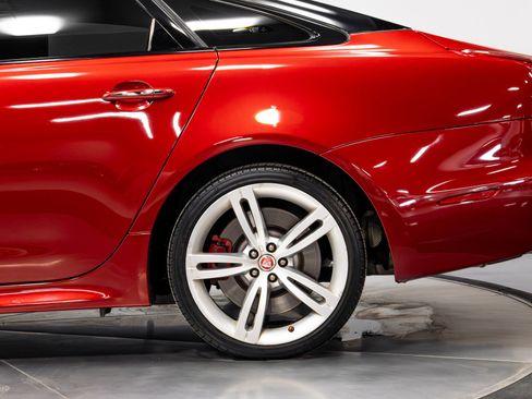 Used 2016 Jaguar XJ R image 35