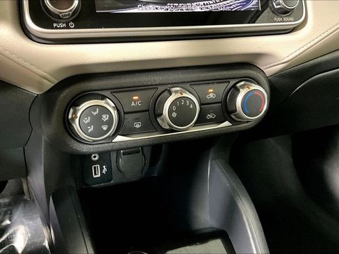 Used 2021 Nissan Versa SV image 32