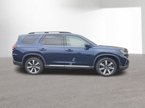 Used 2023 Honda Pilot Touring image 10