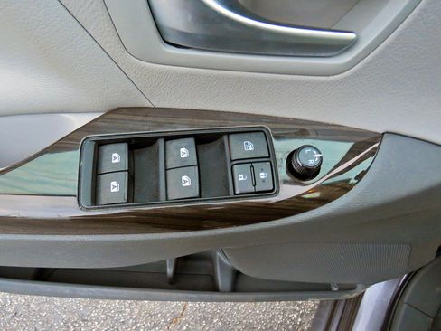 Used 2015 Toyota Sienna XLE Premium image 32