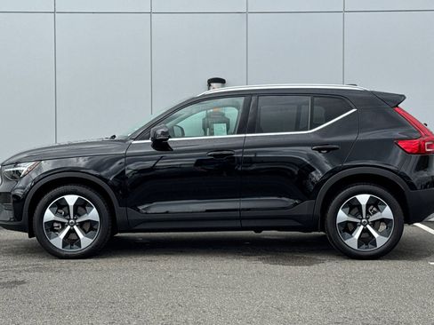 Used 2025 Volvo XC40 B5 Core w/ Protection Package Premier image 2