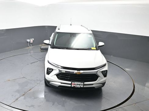 Used 2025 Chevrolet TrailBlazer LT AWD/4WD image 43