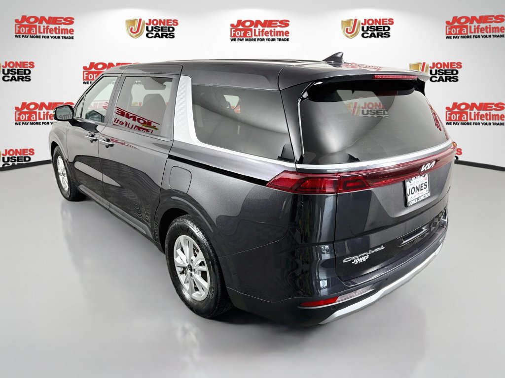 Used 2022 Kia Carnival LX FWD image 2
