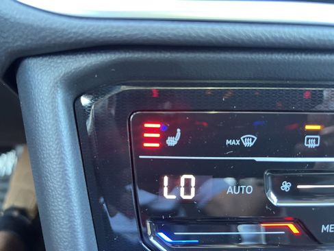 New 2025 Volkswagen Taos SE image 24