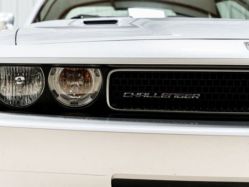 Used 2010 Dodge Challenger SE RWD image 20