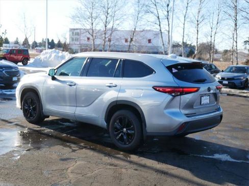 Certified 2022 Toyota Highlander XLE image 6