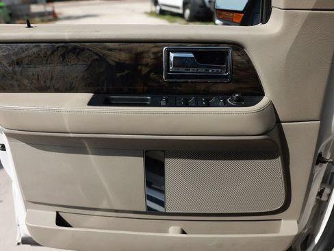 Used 2015 Lincoln Navigator L 2WD image 45