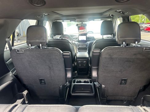 Used 2020 Ford Explorer XLT w/ Equipment Group 202A AWD/4WD image 52