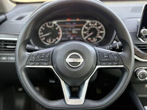 Used 2024 Nissan Altima 2.5 SV FWD image 15