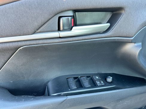 Used 2025 Toyota Camry LE image 13