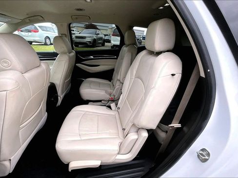 Used 2023 Buick Enclave Essence image 21