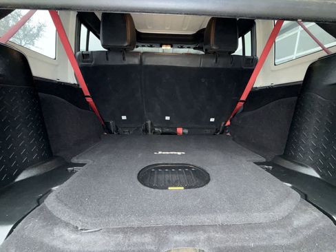 Used 2017 Jeep Wrangler Unlimited Rubicon image 15