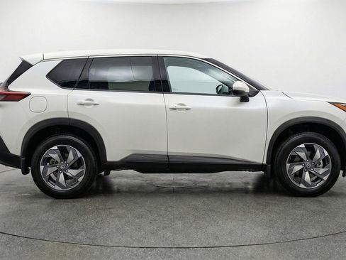 Used 2025 Nissan Rogue SV image 11