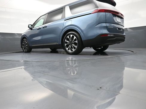 Used 2024 Kia Carnival EX FWD image 33