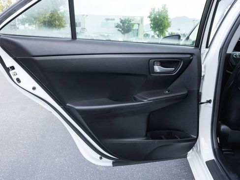 Used 2016 Toyota Camry SE FWD image 28