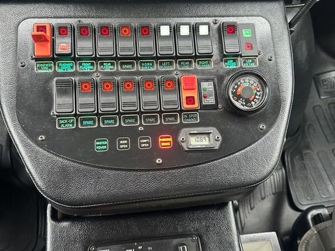 Used 2011 Chevrolet Express 4500 w/ Ambulance Package RWD image 18