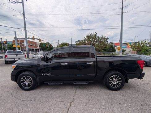 Used 2021 Nissan Titan SV w/ SV Convenience Package RWD image 9