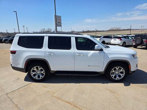 Used 2022 Jeep Wagoneer Series I w/ Premium Group I AWD/4WD image 9