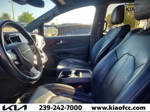 Used 2020 Chrysler Pacifica Touring-L image 23