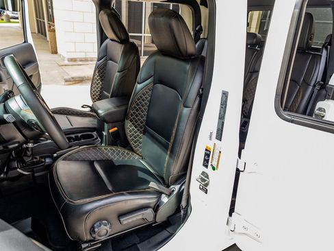 Used 2023 Jeep Gladiator Overland image 27