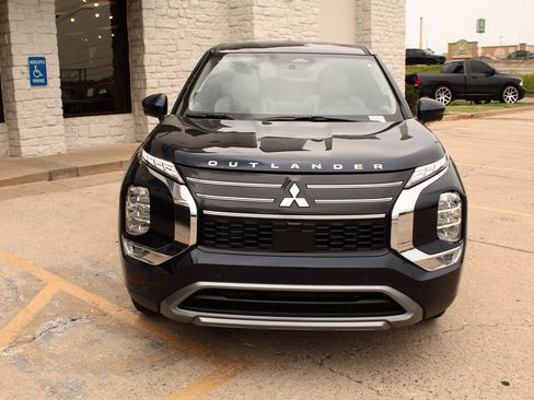 New 2025 Mitsubishi Outlander SE image 6