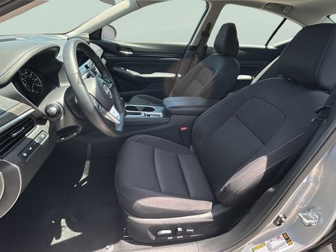 Used 2025 Nissan Altima 2.5 SV w/ SV Premium Package FWD image 12