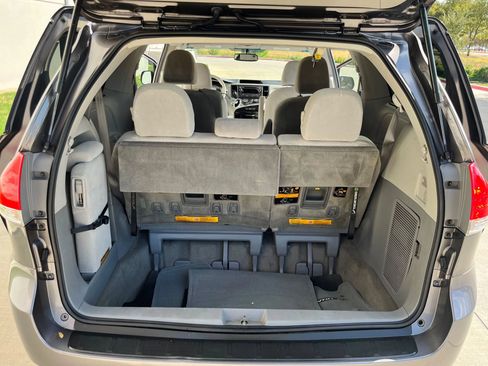 Used 2011 Toyota Sienna LE FWD image 11