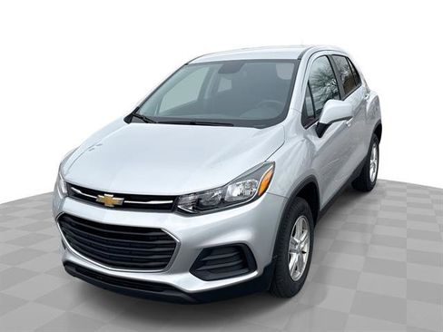Used 2021 Chevrolet Trax LS w/ Tint and Cruise Package AWD/4WD image 29