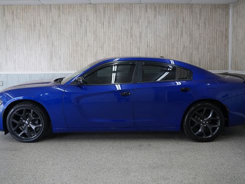 Used 2020 Dodge Charger SXT w/ Blacktop Package image 5