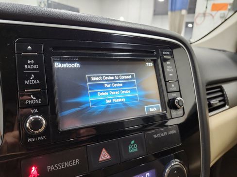 Used 2016 Mitsubishi Outlander SE AWD/4WD image 17