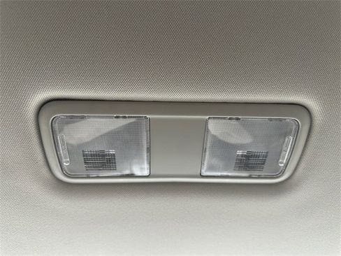 Used 2022 Toyota Highlander XLE image 29